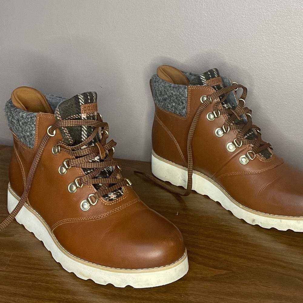 Cole Haan Hiking Boot size 9
